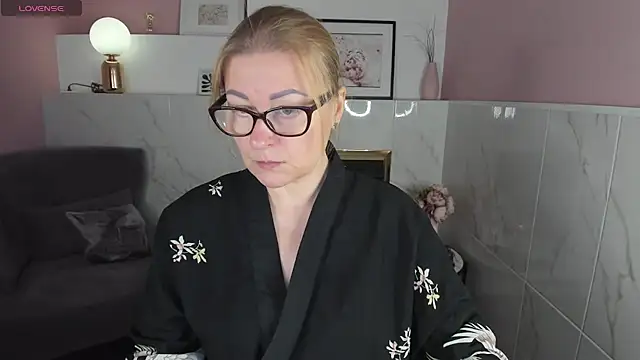 AlexandraKind online show from January 14, 2025, 1:28 pm
