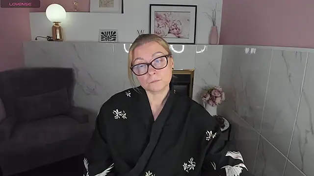 AlexandraKind online show from January 14, 2025, 7:32 pm