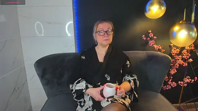 AlexandraKind online show from January 22, 2025, 1:32 pm