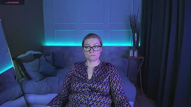 AlexandraKind online show from February 25, 2025, 2:47 am