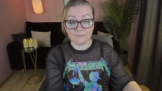 AlexandraKind online show from March 12, 2025, 9:34 am