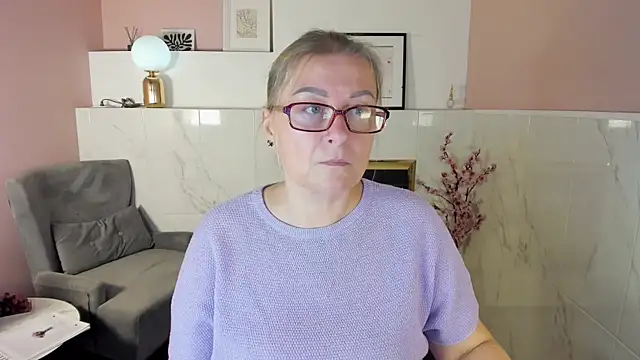 Snapshot of AlexandraKind chatting on September 19, 2025, 1:34 pm AlexandraKind online show from September 19, 2025, 1:34 pm