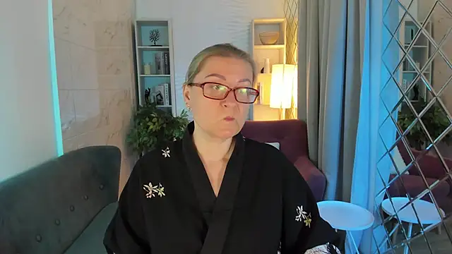 Snapshot of AlexandraKind chatting on October 21, 2025, 8:20 pm AlexandraKind online show from October 21, 2025, 8:20 pm