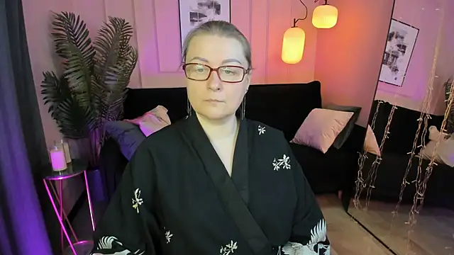 AlexandraKind online show from February 7, 2026, 1:37 pm