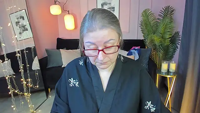 AlexandraKind online show from February 28, 2026, 1:45 pm