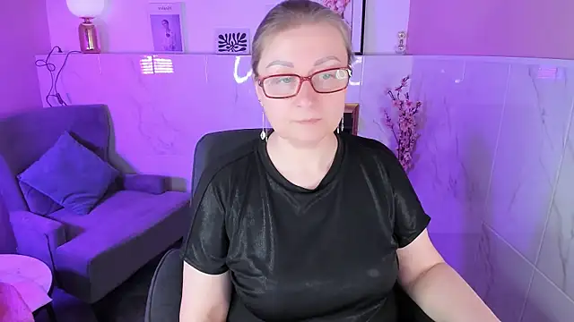 AlexandraKind online show from March 11, 2026, 8:37 pm