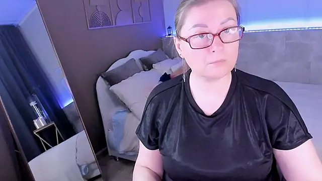 AlexandraKind online show from March 18, 2026, 8:45 pm