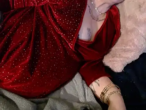 housewife shantie online show from February 14, 2025, 9:43 pm