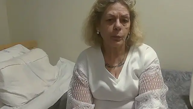 housewife shantie online show from October 9, 2025, 8:45 am