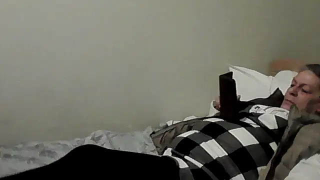 housewife shantie online show from October 31, 2025, 10:49 am