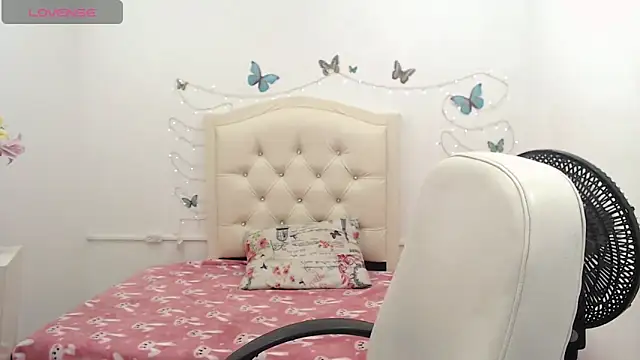 elly willis online show from December 15, 2024, 11:09 pm