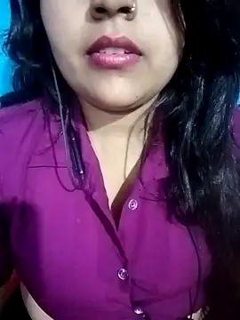 Love-Veronica online show from May 6, 2026, 12:10 pm