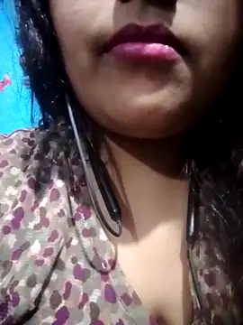 Love-Veronica online show from May 7, 2026, 2:22 pm