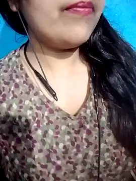 Love-Veronica online show from May 8, 2026, 2:00 pm