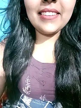 Love-Veronica online show from May 12, 2026, 6:05 pm