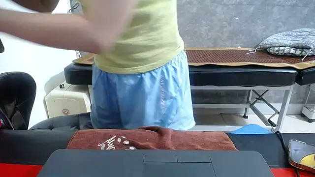 HotQueen online show from October 6, 2025, 4:04 pm