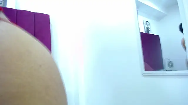 Kylee28 online show from December 11, 2024, 10:49 pm