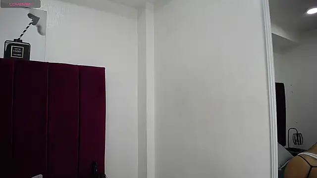 Kylee28 online show from January 25, 2025, 8:42 pm