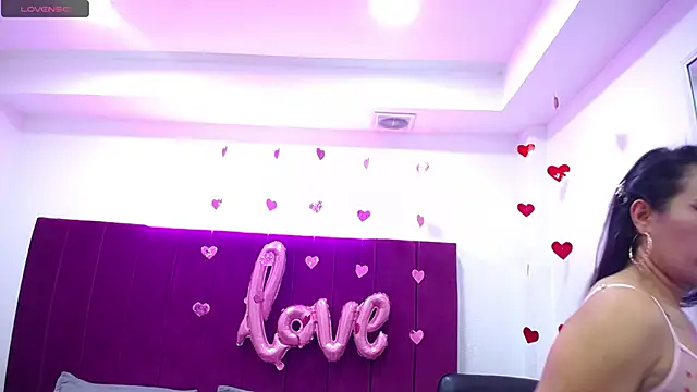 Kylee28 online show from February 14, 2025, 8:05 pm