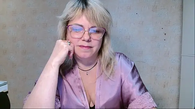 Snapshot of sweetsunset11 chatting on April 2, 2026, 3:53 pm sweetsunset11 online show from April 2, 2026, 3:53 pm