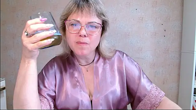 Snapshot of sweetsunset11 chatting on June 1, 2026, 3:36 pm sweetsunset11 online show from June 1, 2026, 3:36 pm