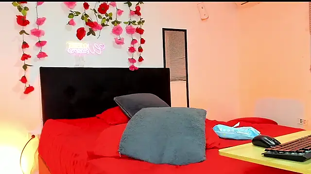 AlanaParker6  online show from December 30, 2024, 4:19 pm