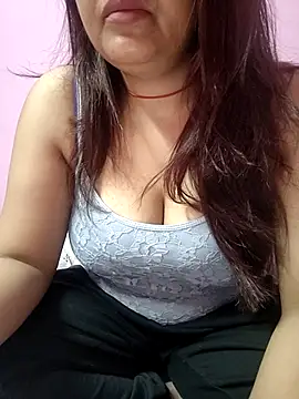  nishalove19 online show from March 18, 2025, 7:10 pm