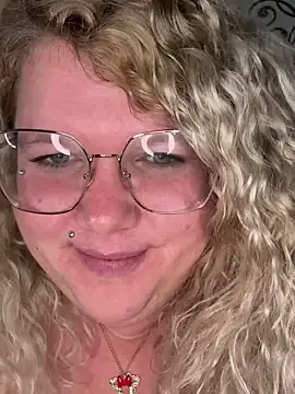 CurvyAnonymousGirl89 online show from January 18, 2025, 9:55 pm
