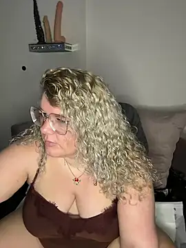 CurvyAnonymousGirl89 online show from January 24, 2025, 1:36 pm