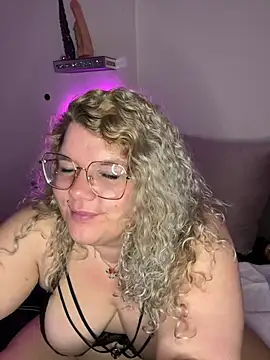 CurvyAnonymousGirl89 online show from January 26, 2025, 6:49 am