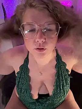 CurvyAnonymousGirl89 online show from February 11, 2026, 5:07 pm