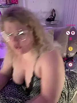 CurvyAnonymousGirl89 online show from June 22, 2026, 6:05 pm