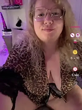 CurvyAnonymousGirl89 online show from June 23, 2026, 10:19 pm