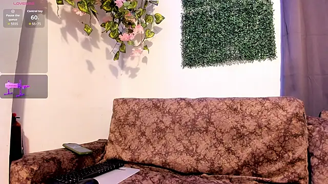 Snapshot of MeleekXXX_ chatting on February 24, 2026, 9:24 pm MeleekXXX online show from February 24, 2026, 9:24 pm