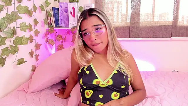 Annebull  online show from February 8, 2025, 8:32 pm