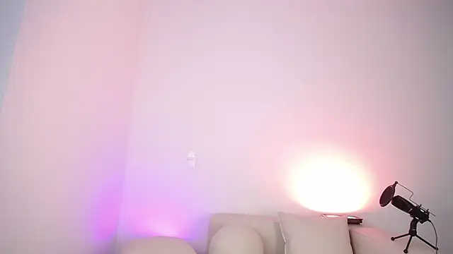 Snapshot of varenkaivanova_22 chatting on October 27, 2025, 9:57 am varenkaivanova 22 online show from October 27, 2025, 9:57 am