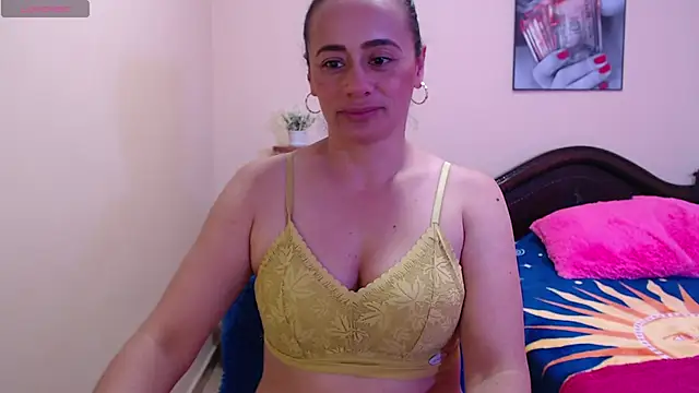 Snapshot of sara_florez1 chatting on October 13, 2025, 12:38 pm sara florez1 online show from October 13, 2025, 12:38 pm