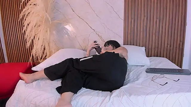 king lovely hornyy online show from May 15, 2026, 6:37 pm