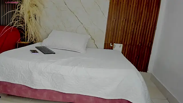 king lovely hornyy online show from May 31, 2026, 2:42 am