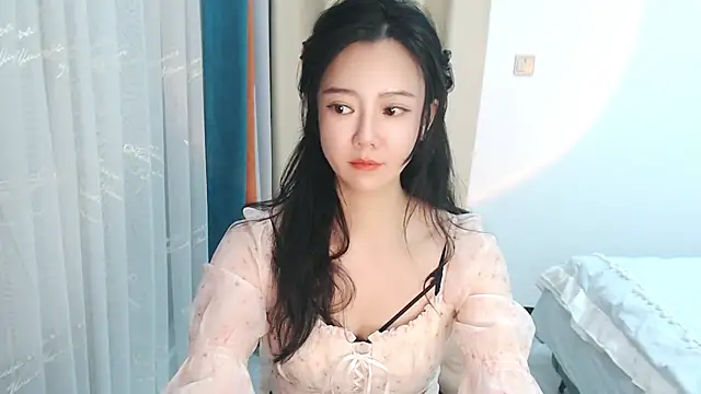 zoe-keke online show from January 1, 2025, 12:55 pm