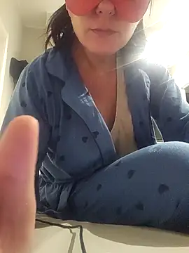 Snapshot of Vagabondainnamorata chatting on October 18, 2025, 5:32 am Vagabondainnamorata online show from October 18, 2025, 5:32 am