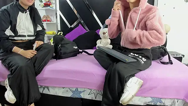 Snapshot of abby_eemily chatting on October 7, 2025, 12:02 pm abby eemily online show from October 7, 2025, 12:02 pm