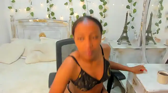 sophy  jones  online show from January 20, 2025, 1:11 pm