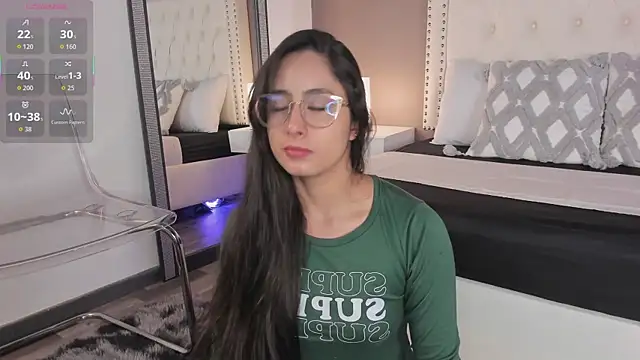 Julia Martinez  online show from June 24, 2026, 11:42 am