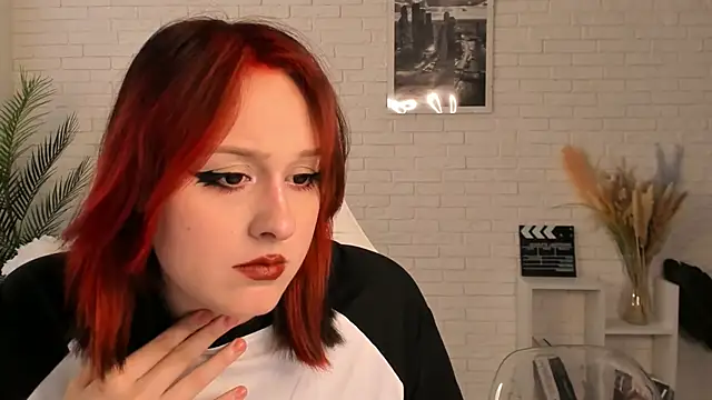 EdlaHatter online show from December 4, 2024, 6:44 am