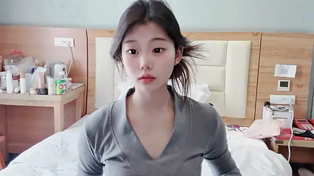 yangyang-1115 online show from February 14, 2025, 7:38 am