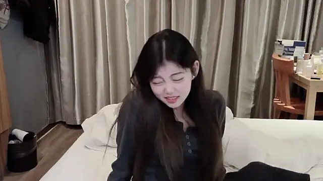 yangyang-1115 online show from February 19, 2025, 4:11 pm