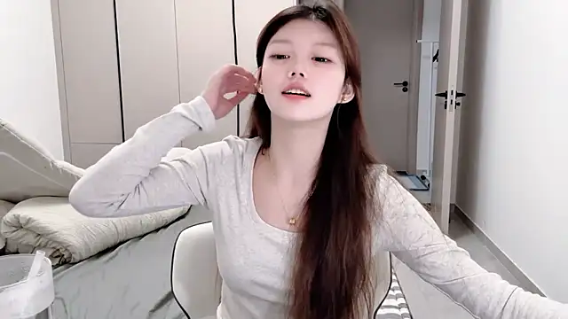 yangyang-1115 online show from October 7, 2025, 5:04 am