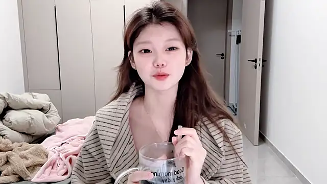 yangyang-1115 online show from October 10, 2025, 4:33 am