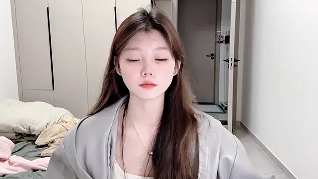 yangyang-1115 online show from October 15, 2025, 4:12 am